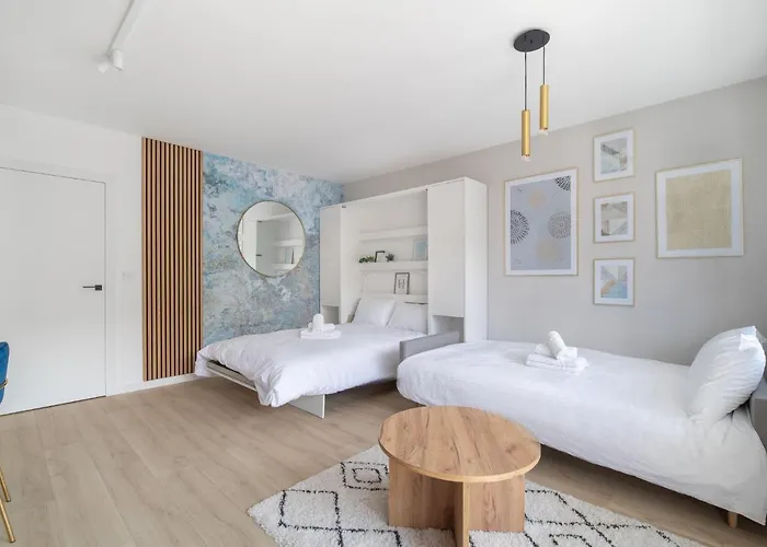 Blue Morpho Piatkowo By Bookinghost * פוזנן